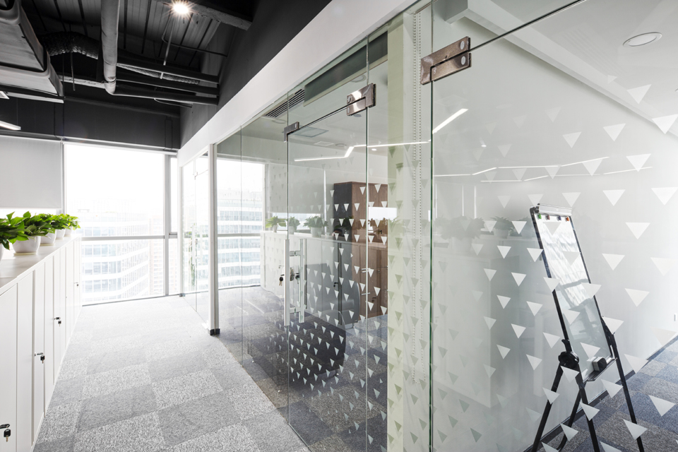 Frameless glass doors from Empire Glazing Solutions Ltd